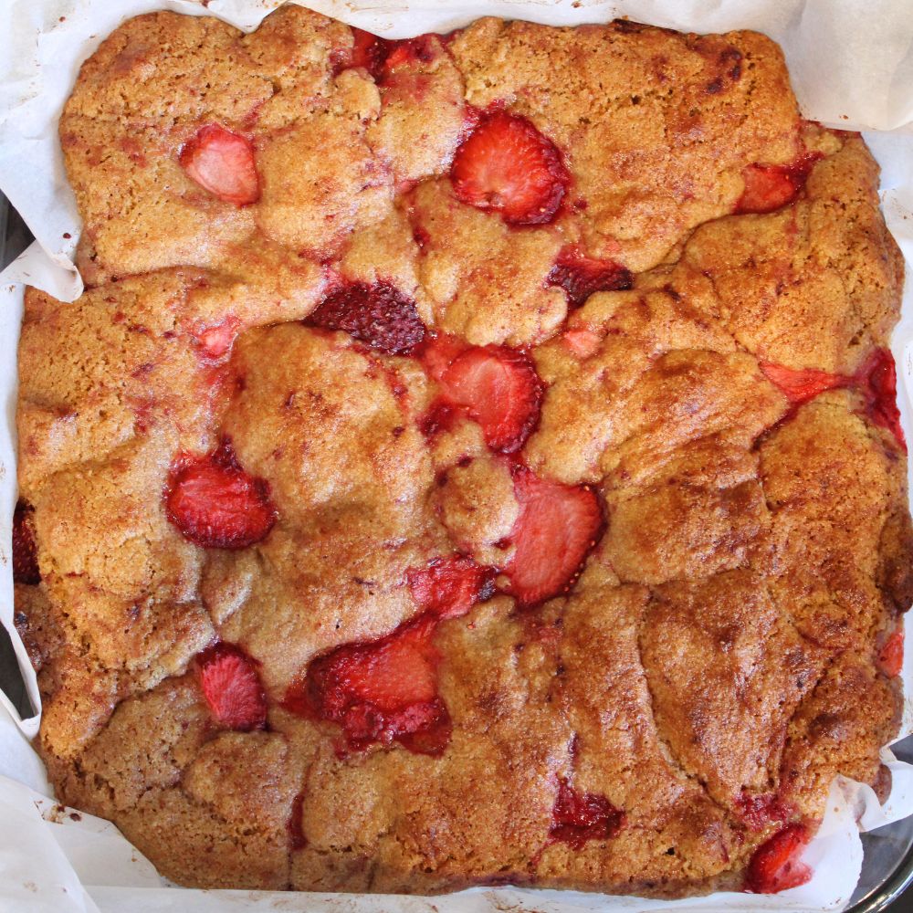 baked einkorn blondies in a glass pyrex